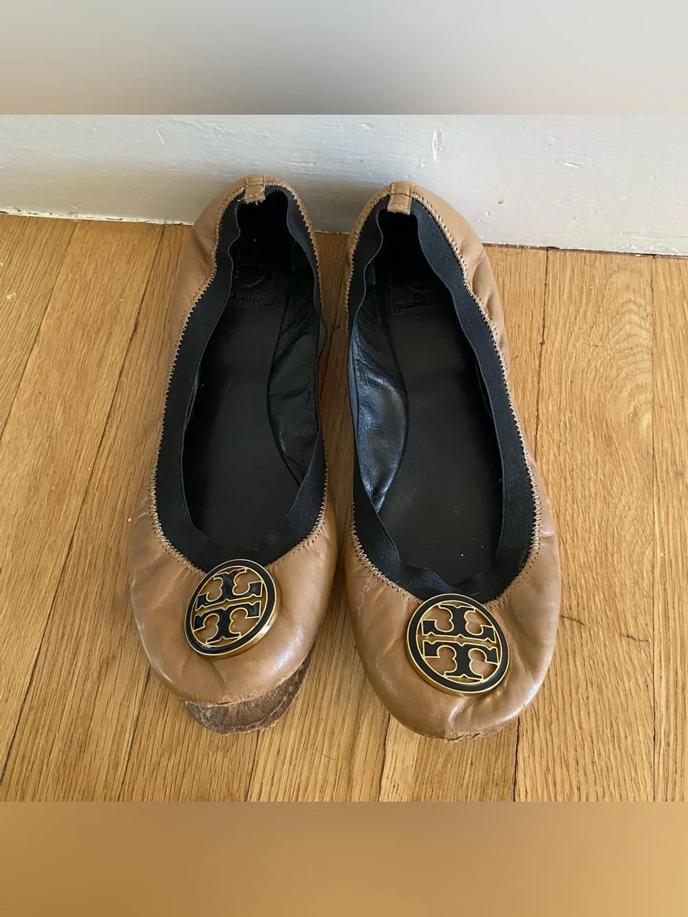 Tory Burch driving shoes Womens 11 tan logo designer *need repair to sole*